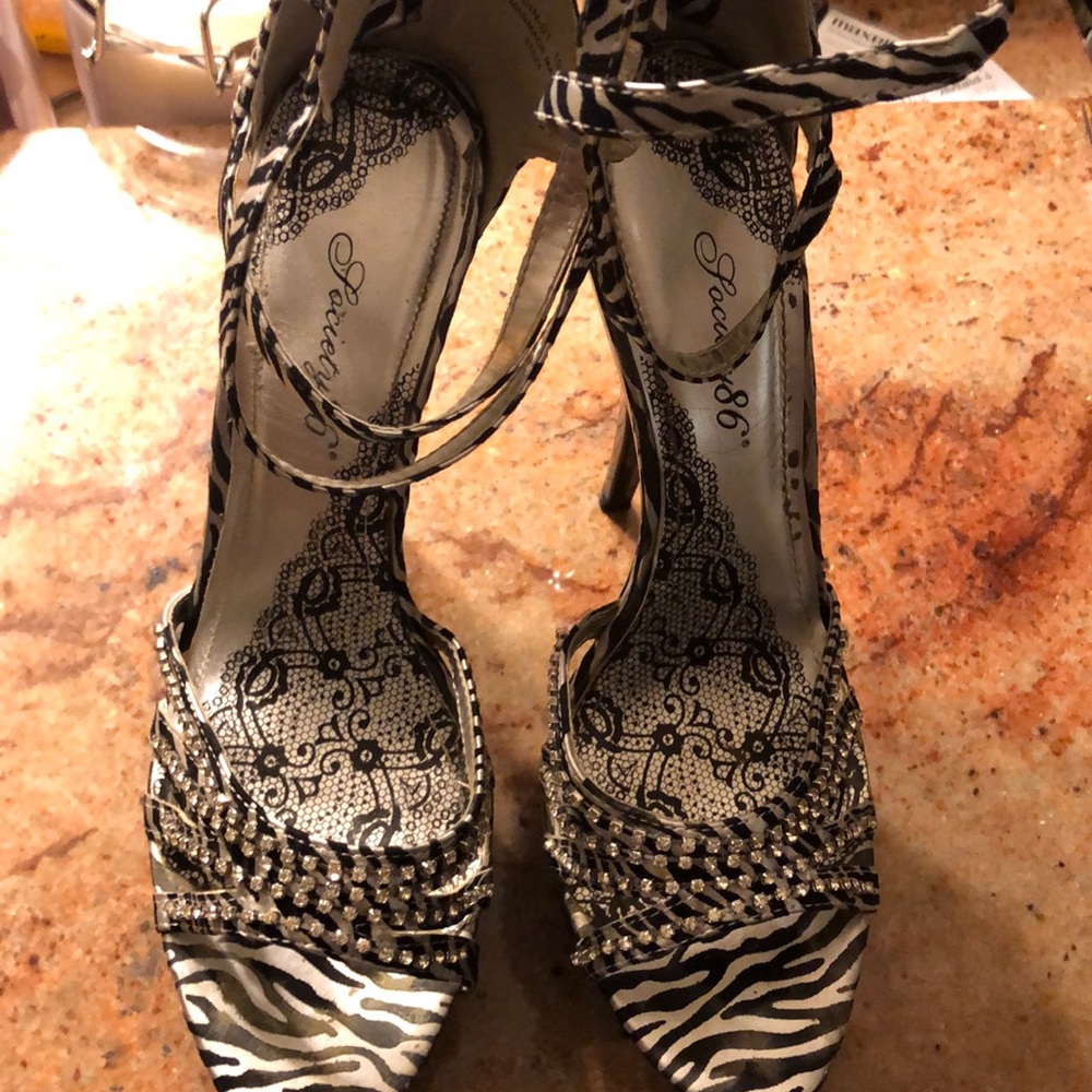 High heeled zebra print platform shoe, 10 (US)